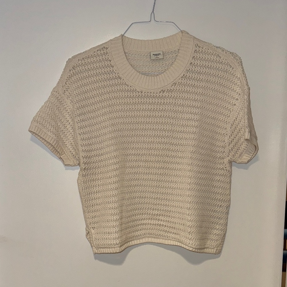 Abercrombie Cropped Cream Knit Top
